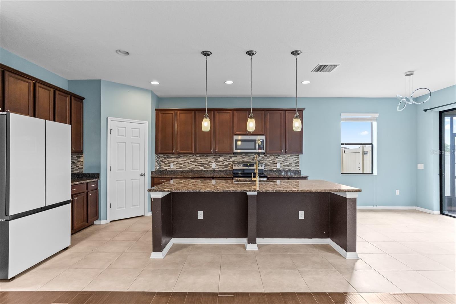 Image 12 of 61 For 11511 Palmetto Pine Street