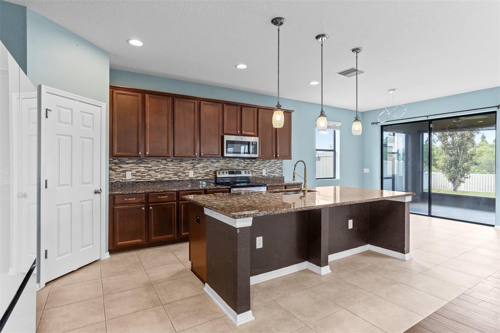 Image 7 of 61 For 11511 Palmetto Pine Street