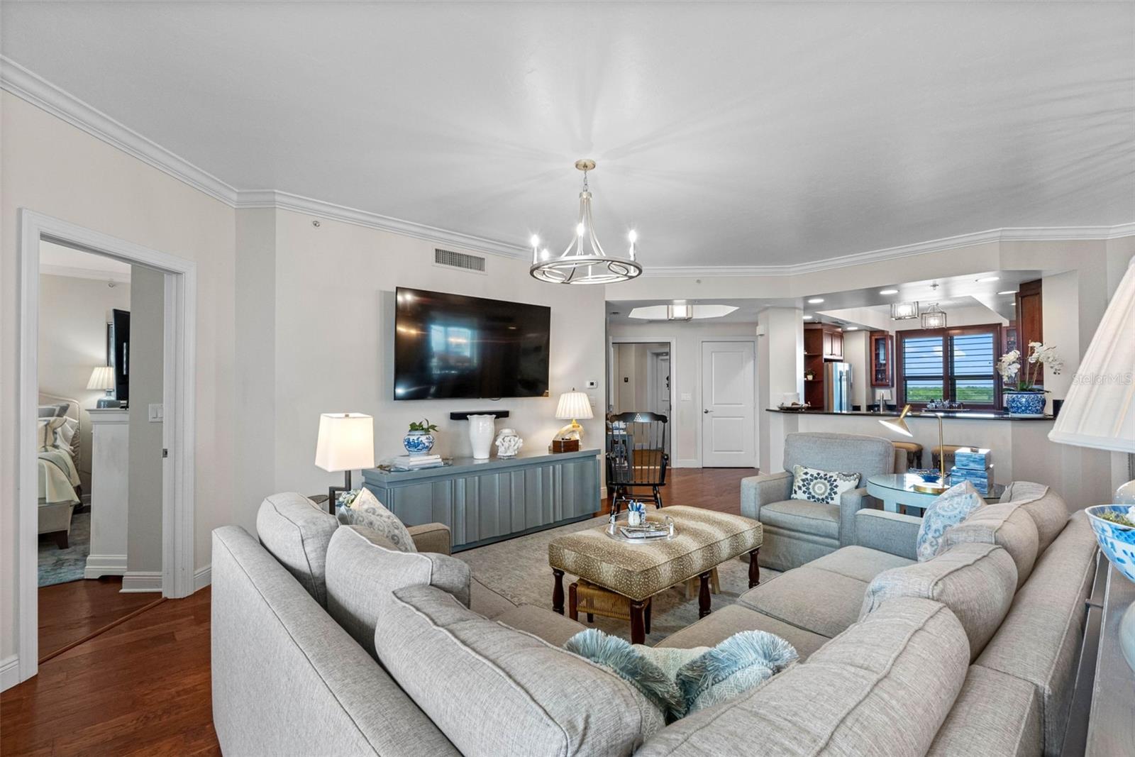 Listing photo id 10 for 5823 Bowen Daniel Drive 603