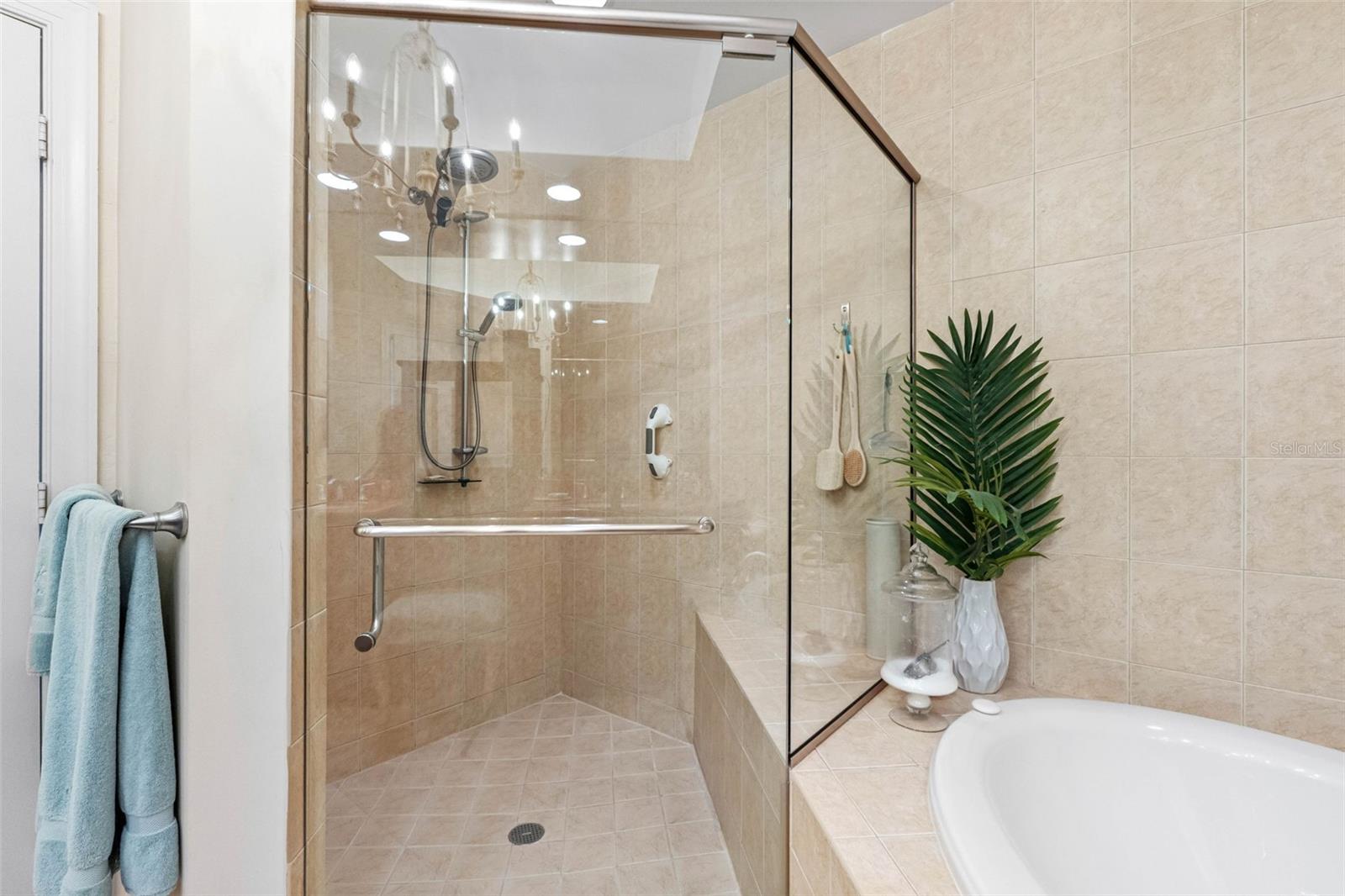 Listing photo id 30 for 5823 Bowen Daniel Drive 603