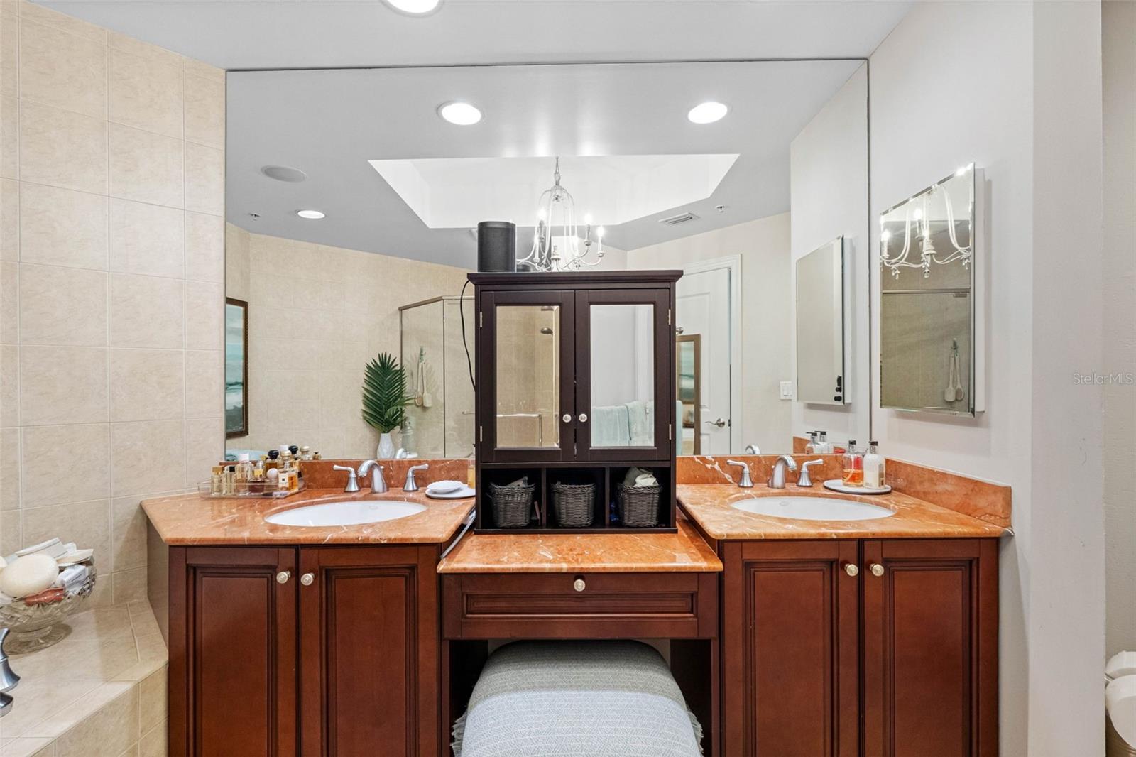 Listing photo id 31 for 5823 Bowen Daniel Drive 603