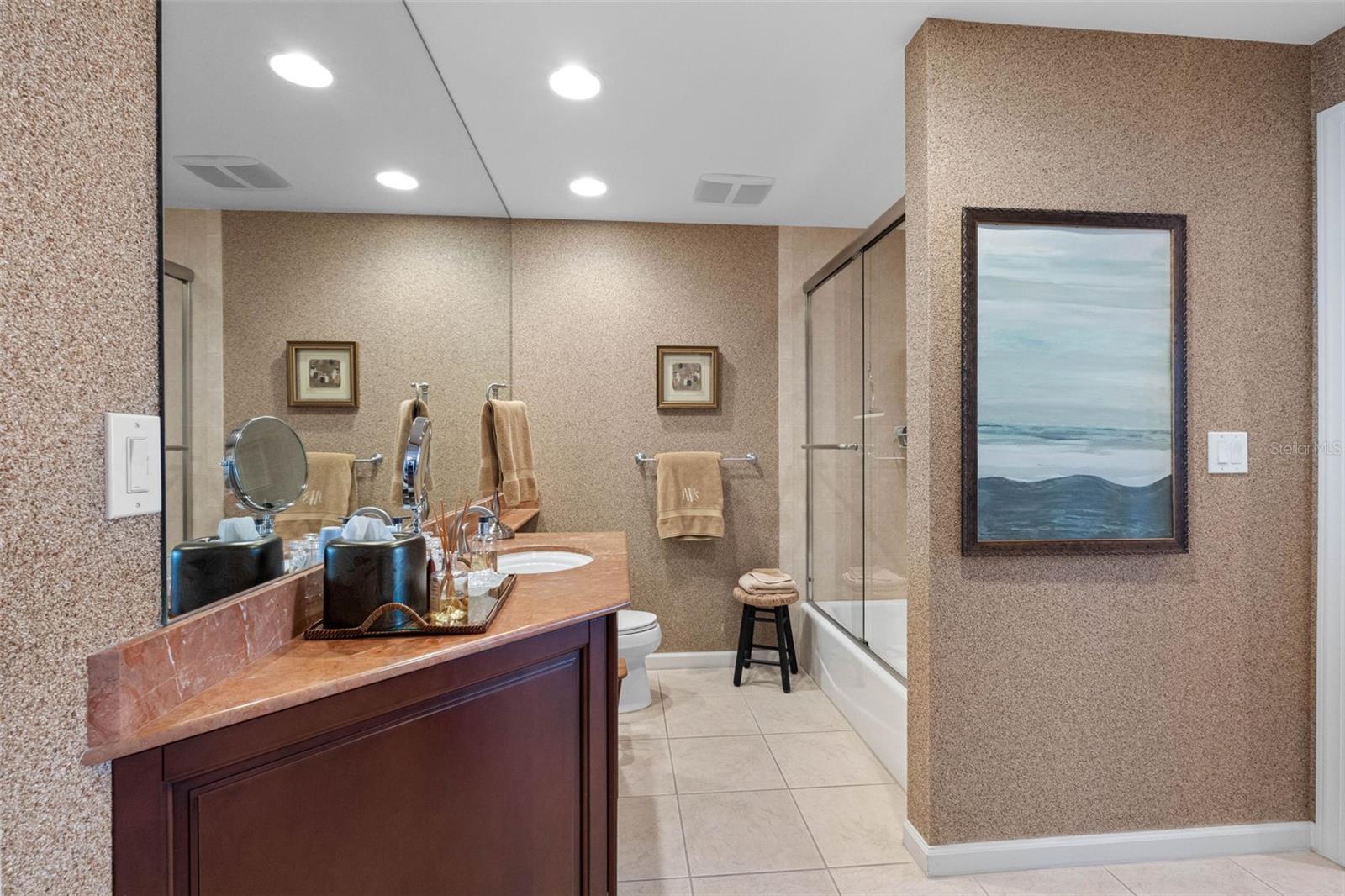 Listing photo id 35 for 5823 Bowen Daniel Drive 603