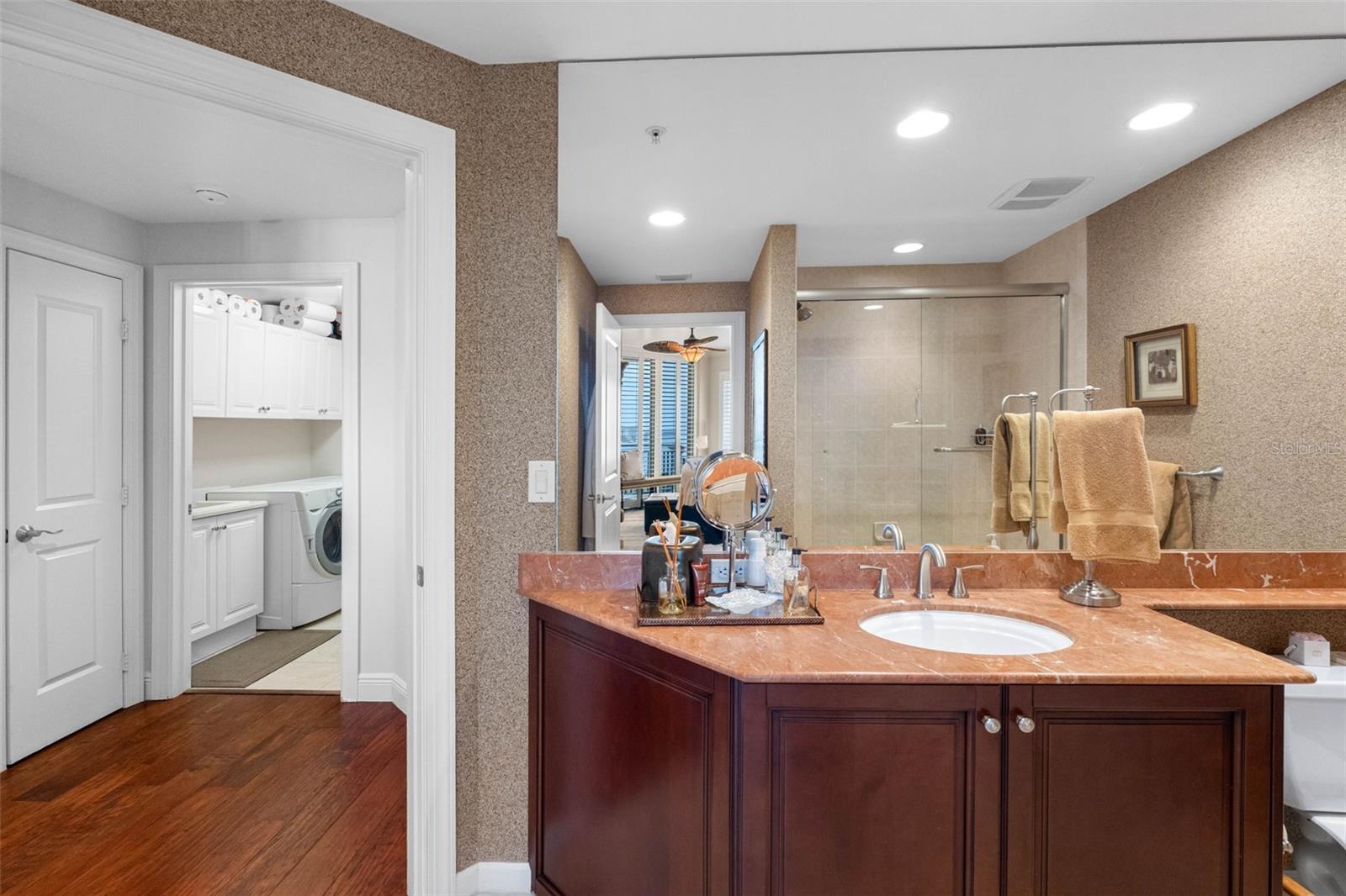 Listing photo id 36 for 5823 Bowen Daniel Drive 603