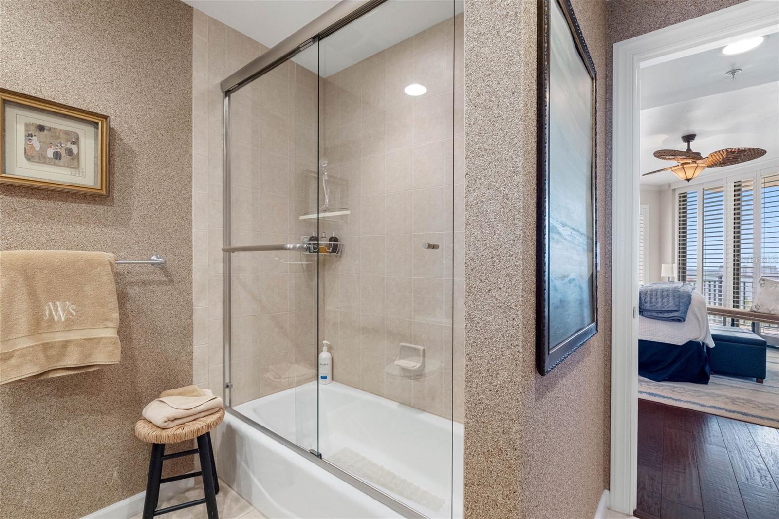 Listing photo id 37 for 5823 Bowen Daniel Drive 603