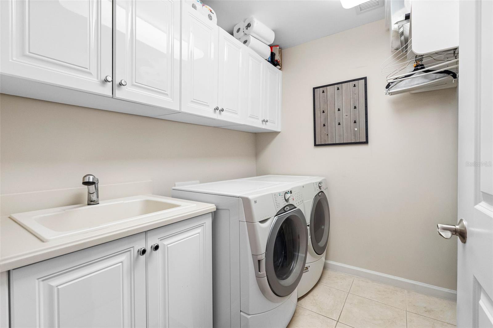 Listing photo id 42 for 5823 Bowen Daniel Drive 603