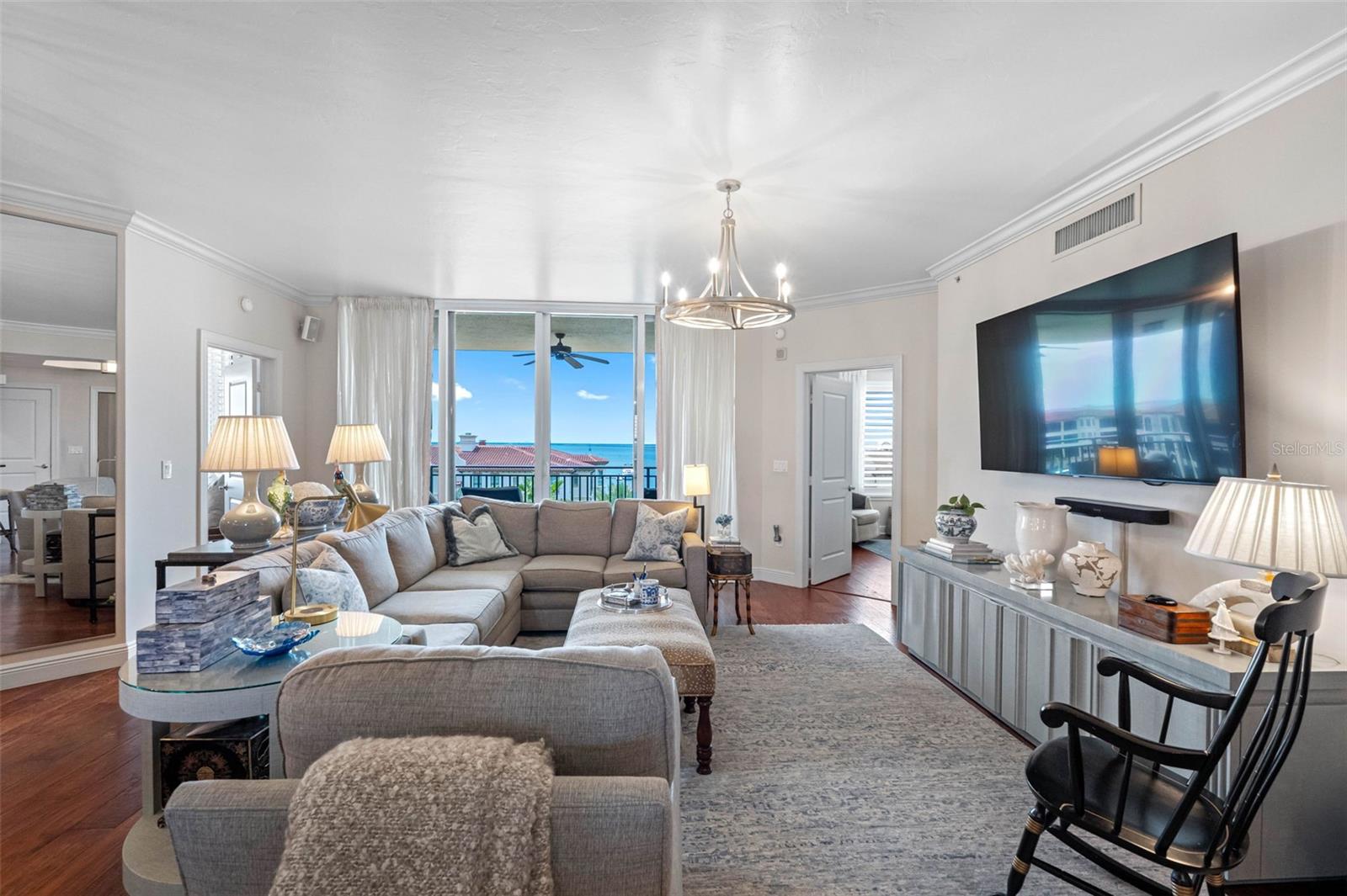 Listing photo id 3 for 5823 Bowen Daniel Drive 603