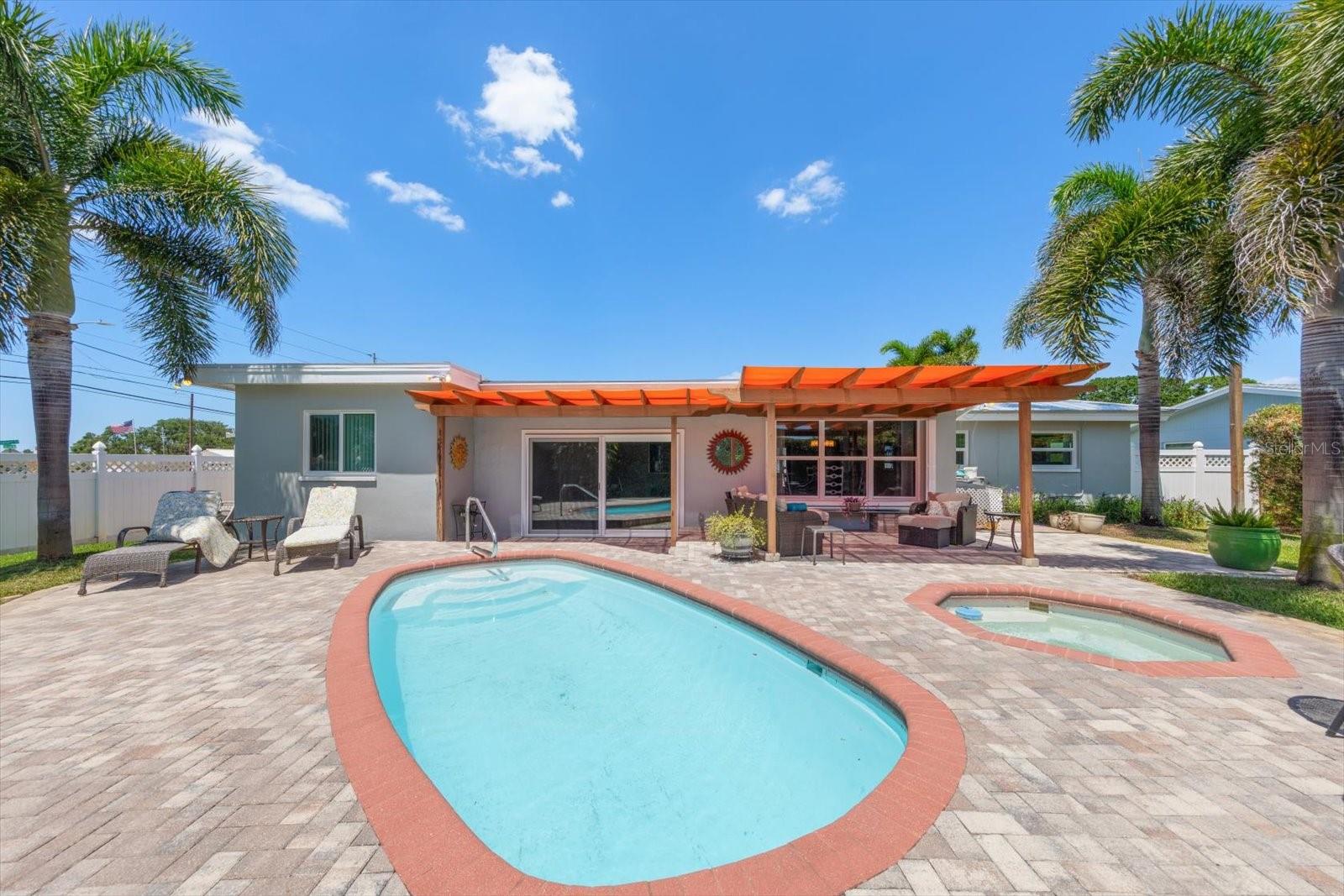 Image 4 of 32 For 13996 Barbados Drive