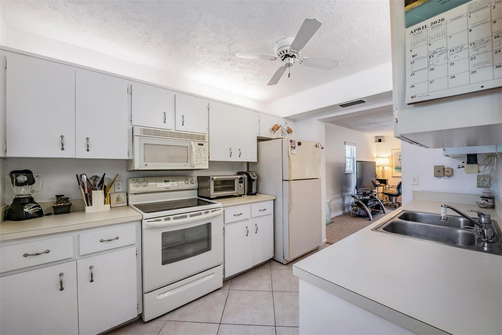 Image 11 of 43 For 19823 Gulf Boulevard 43