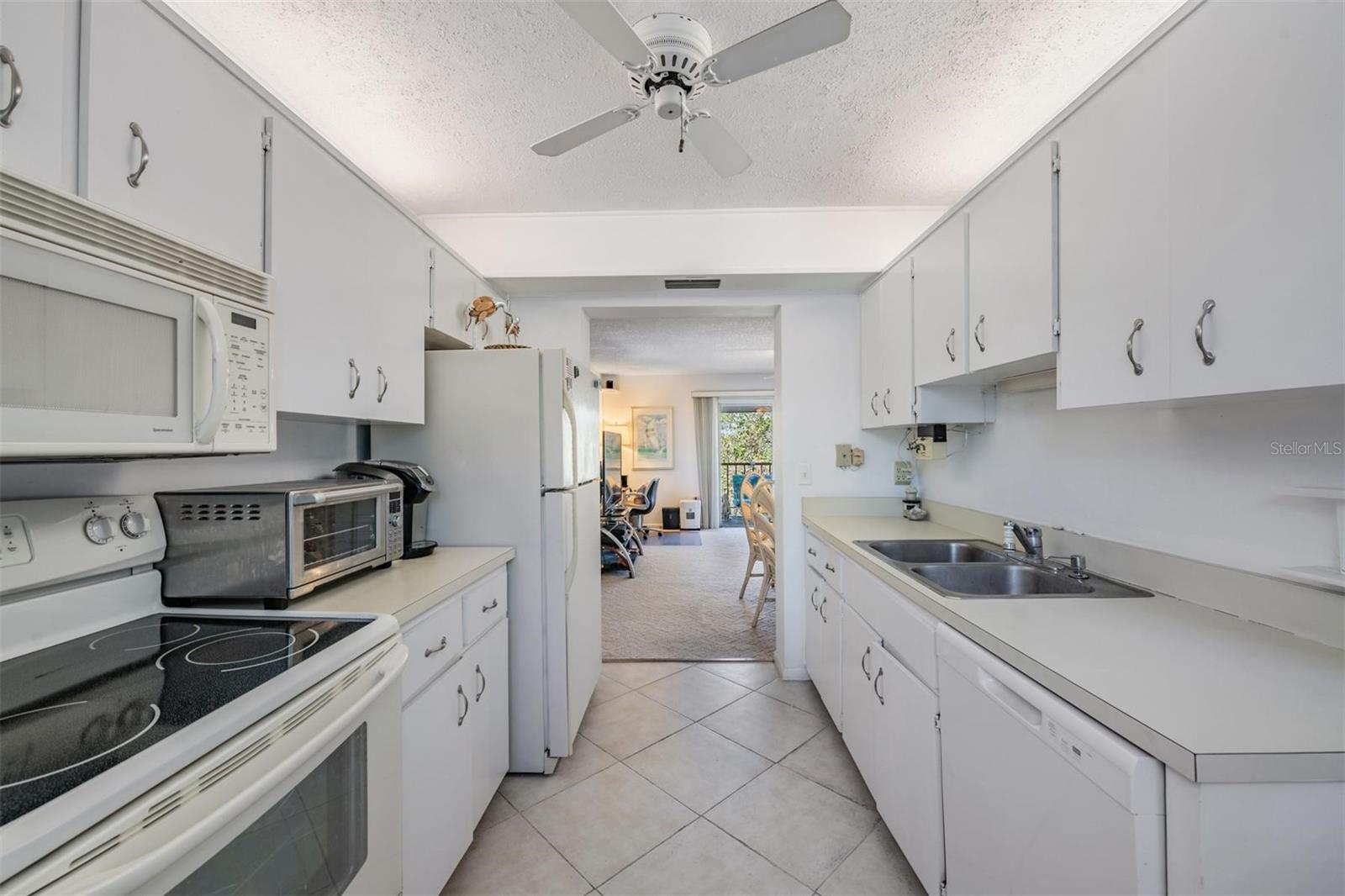 Image 9 of 43 For 19823 Gulf Boulevard 43