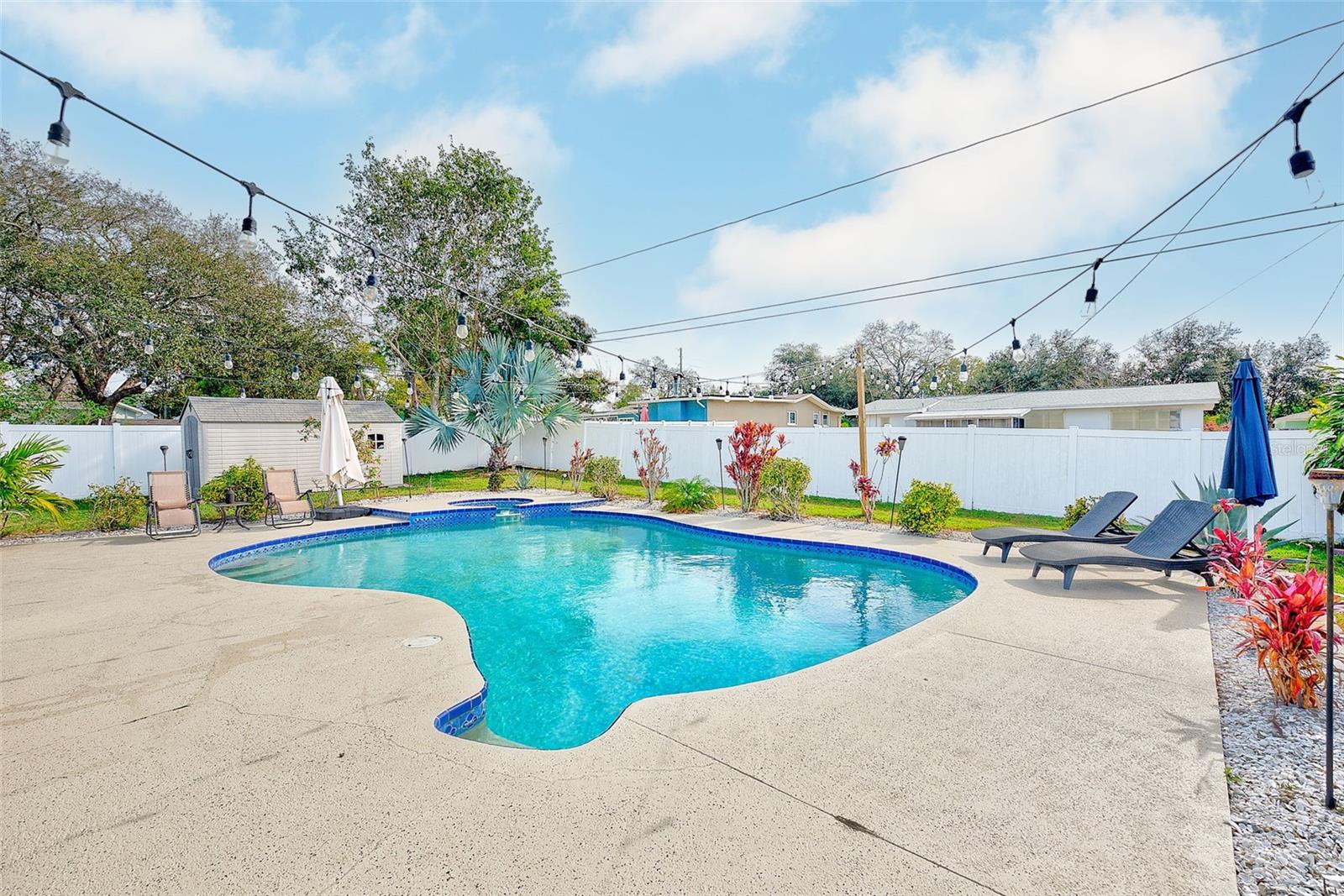 Image 32 of 39 For 2032 Gatewood Drive