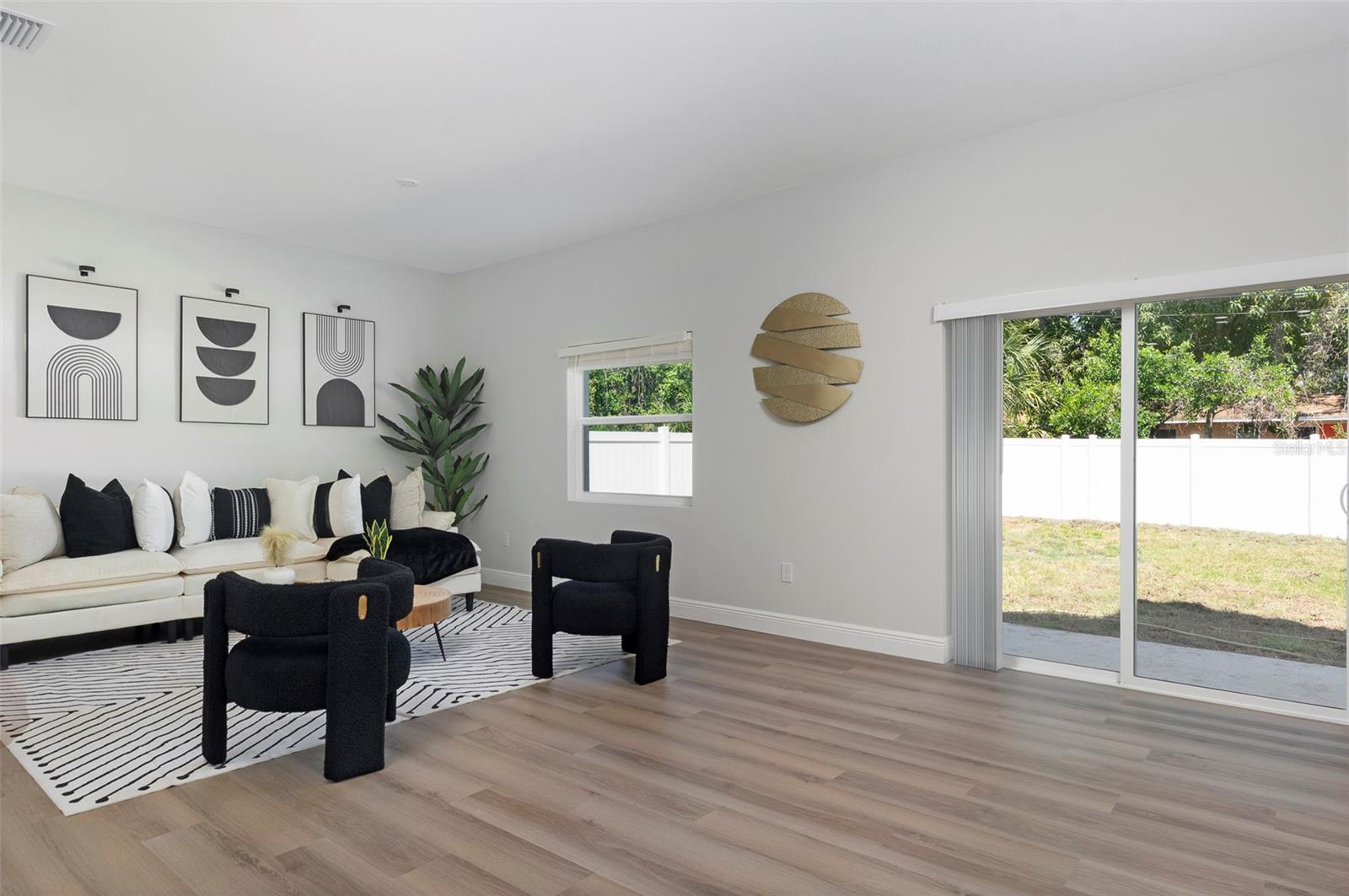 Image 11 of 23 For 1934 Auburn Street S