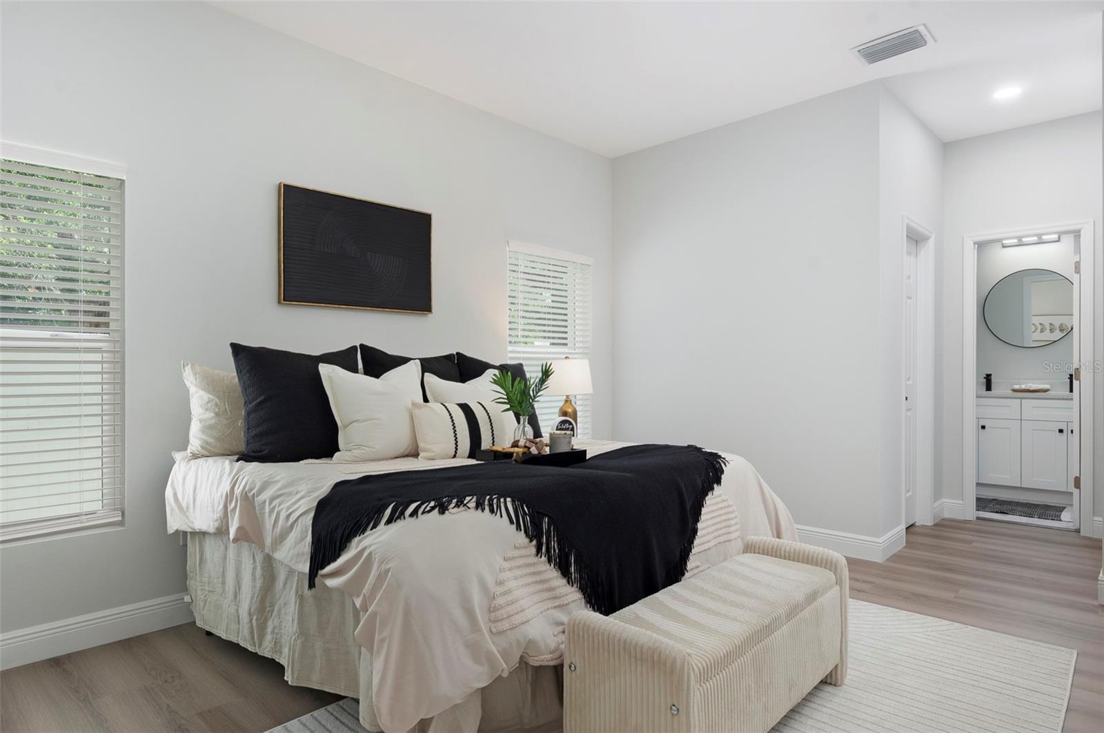 Image 13 of 23 For 1934 Auburn Street S