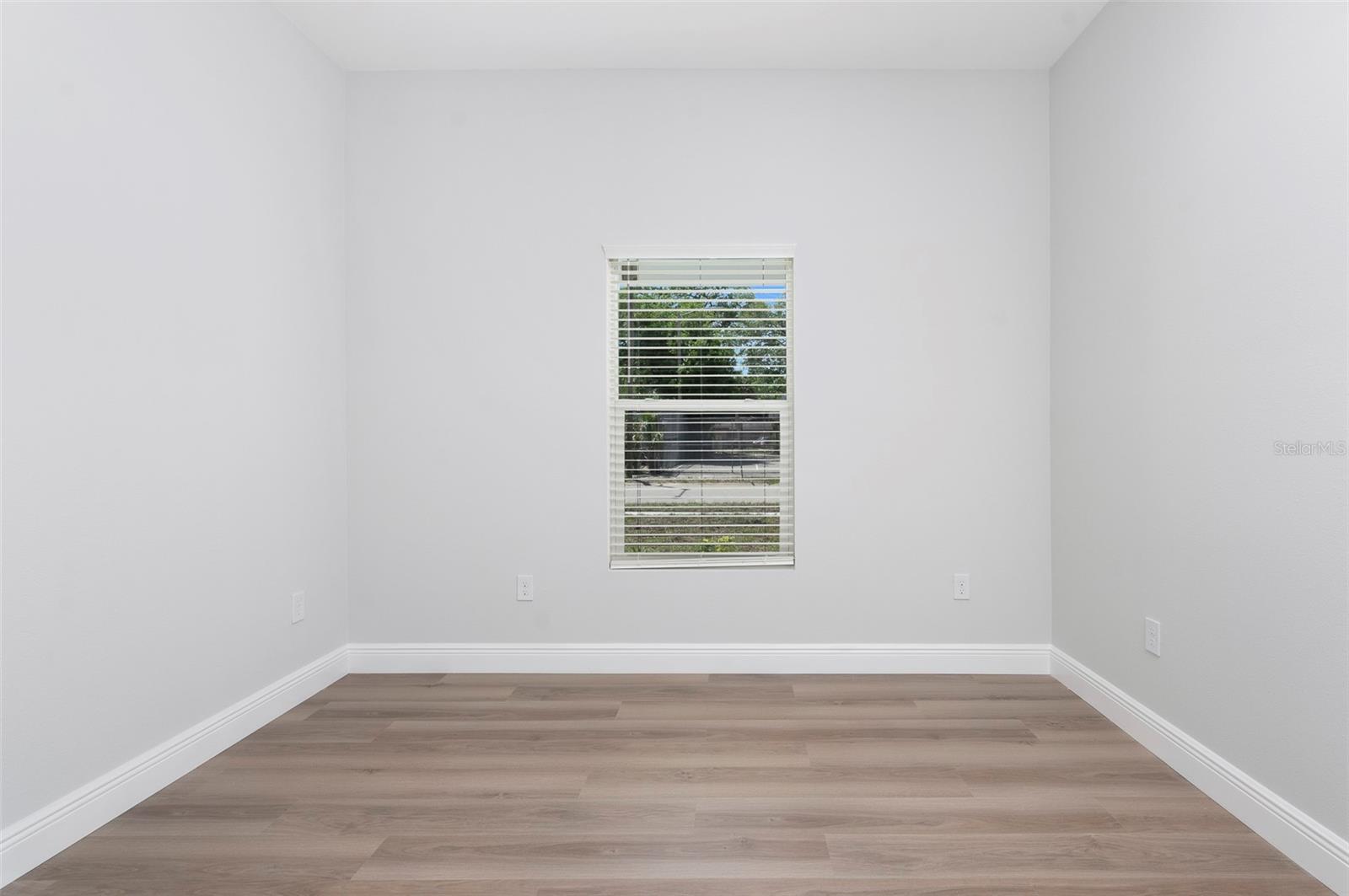 Image 16 of 23 For 1934 Auburn Street S