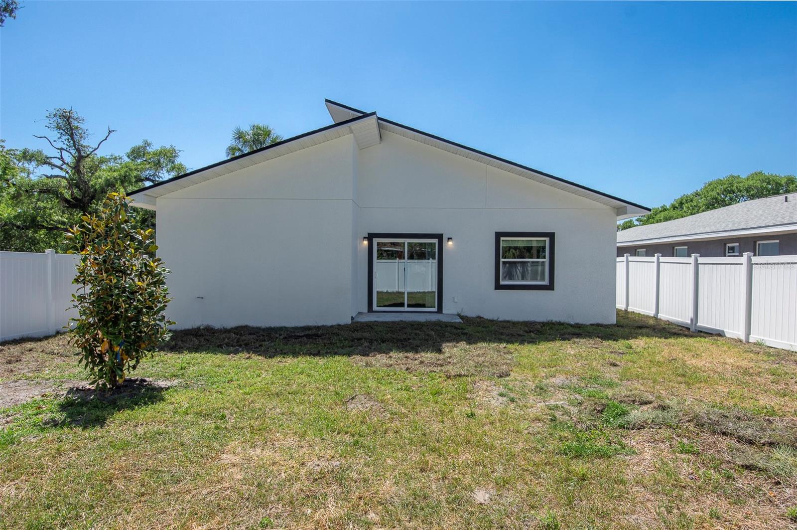 Image 20 of 23 For 1934 Auburn Street S