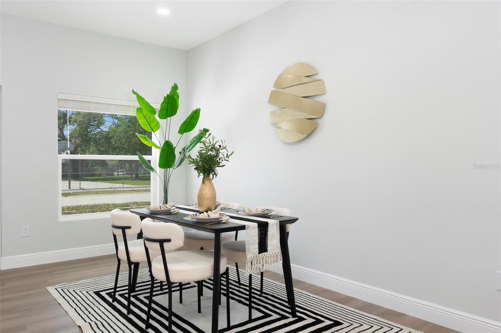 Image 3 of 23 For 1934 Auburn Street S