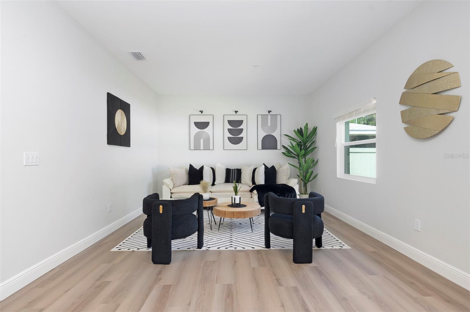 Image 8 of 23 For 1934 Auburn Street S