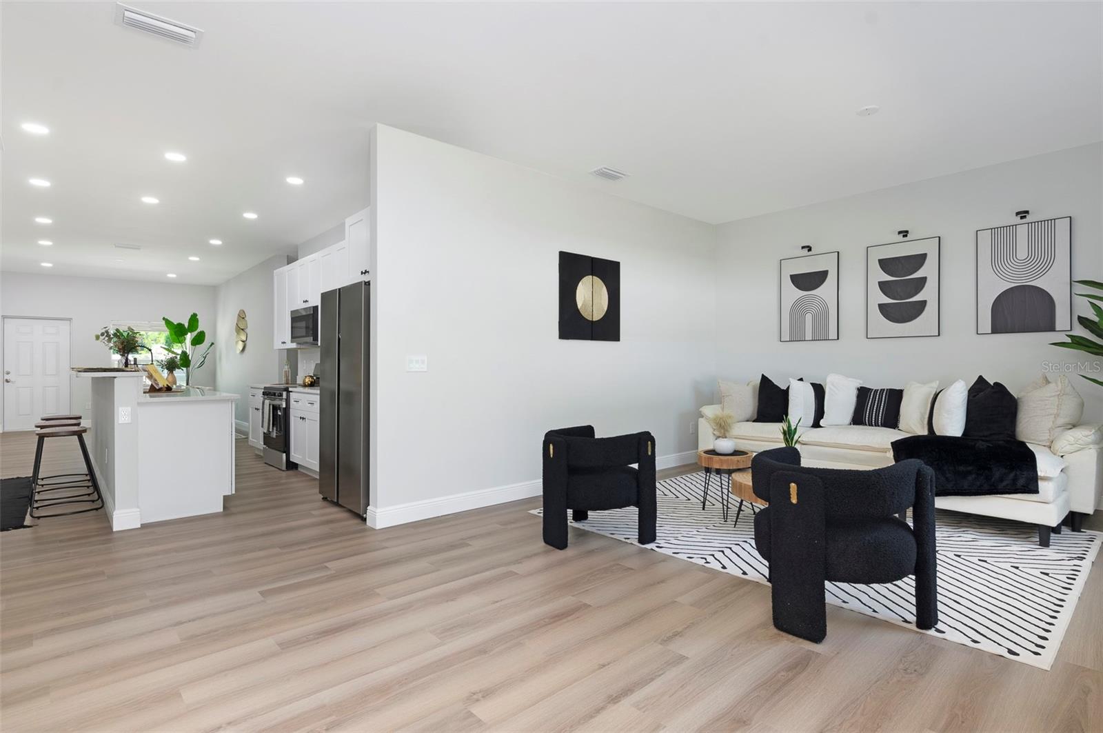 Image 9 of 23 For 1934 Auburn Street S