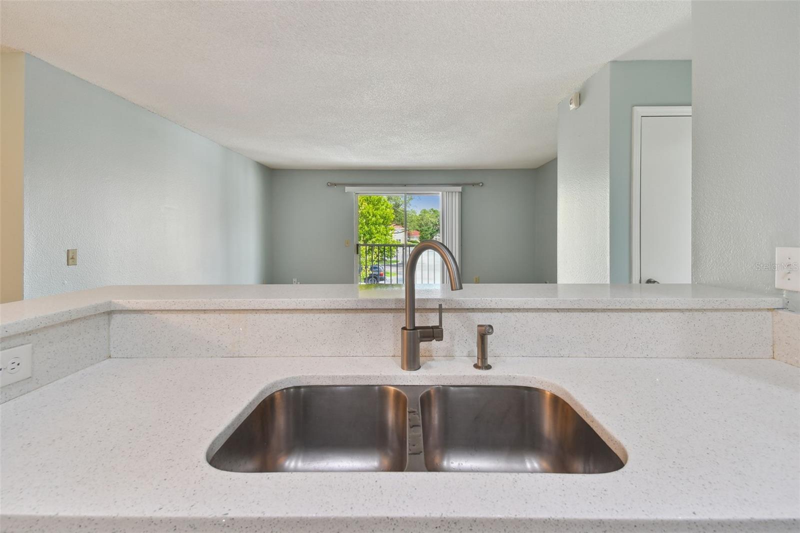 Image 16 of 95 For 9481 Highland Oak Drive 1615