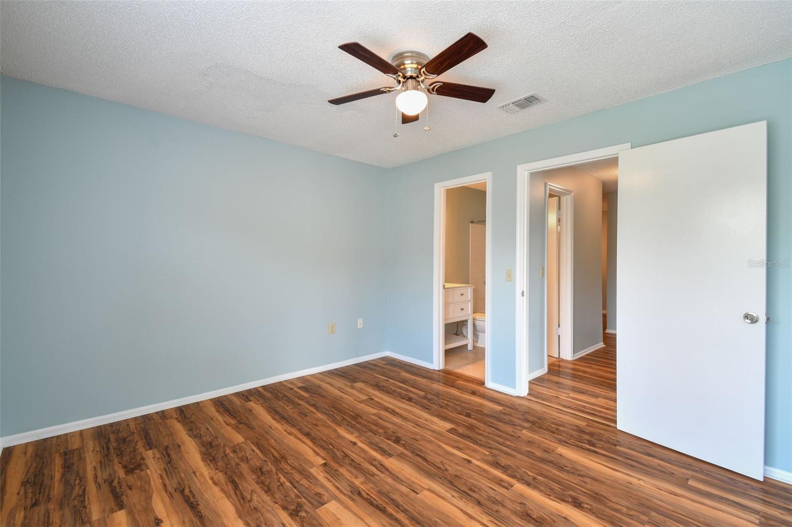 Image 45 of 95 For 9481 Highland Oak Drive 1615