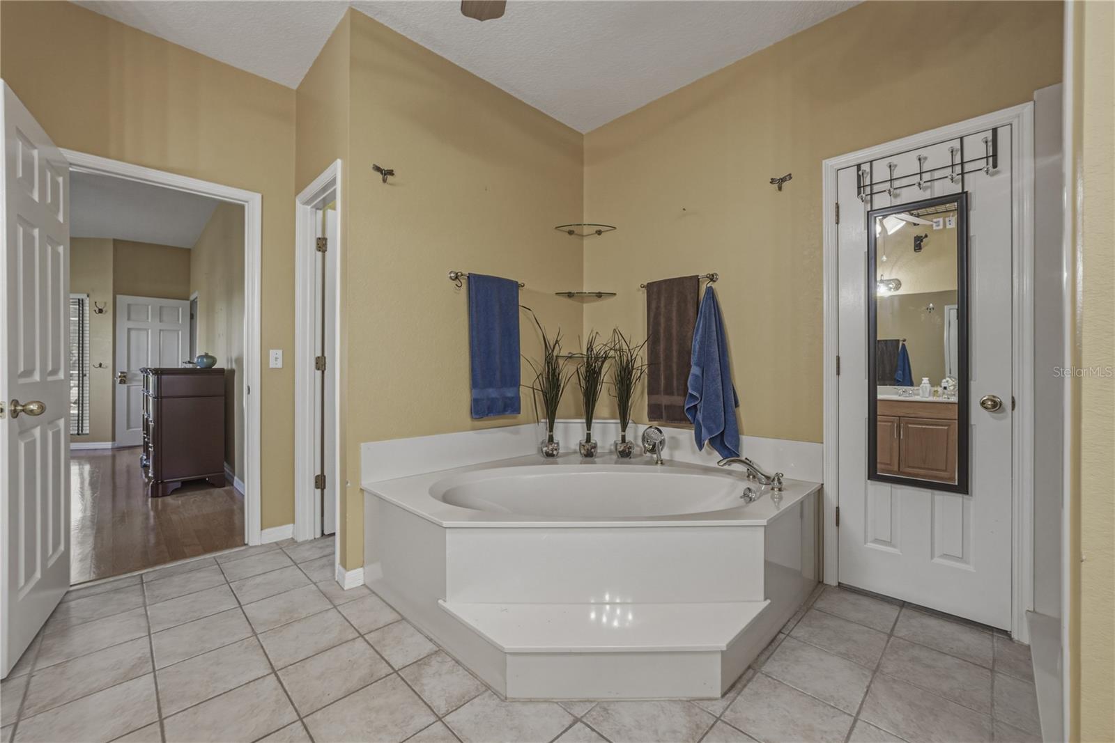 Listing photo id 29 for 29001 Bayhead Road
