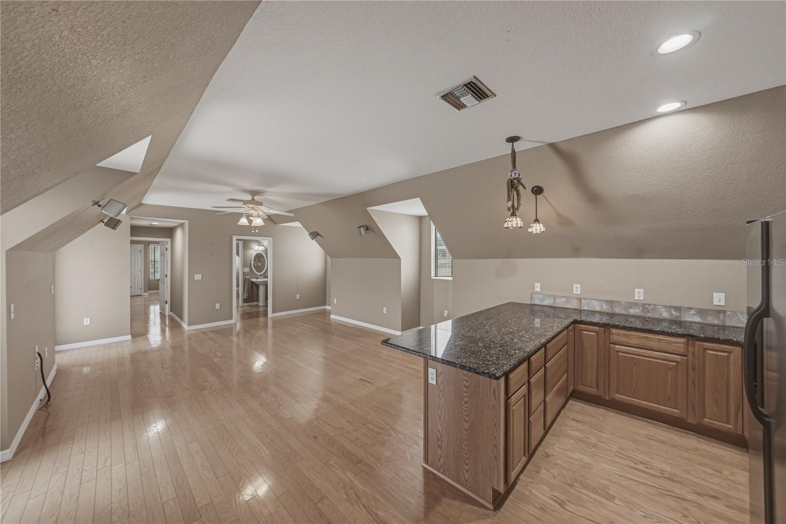 Listing photo id 35 for 29001 Bayhead Road