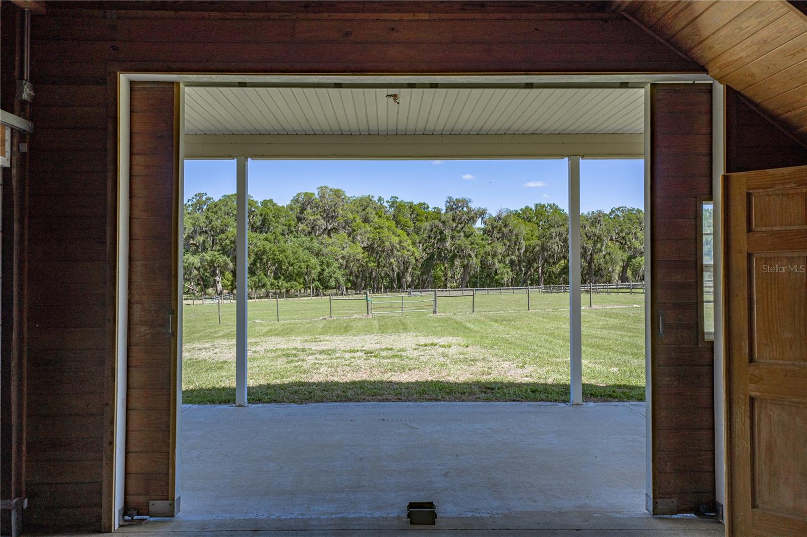 Listing photo id 70 for 29001 Bayhead Road