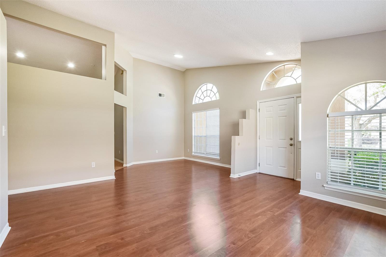 Image 12 of 30 For 20 Heather Green Court