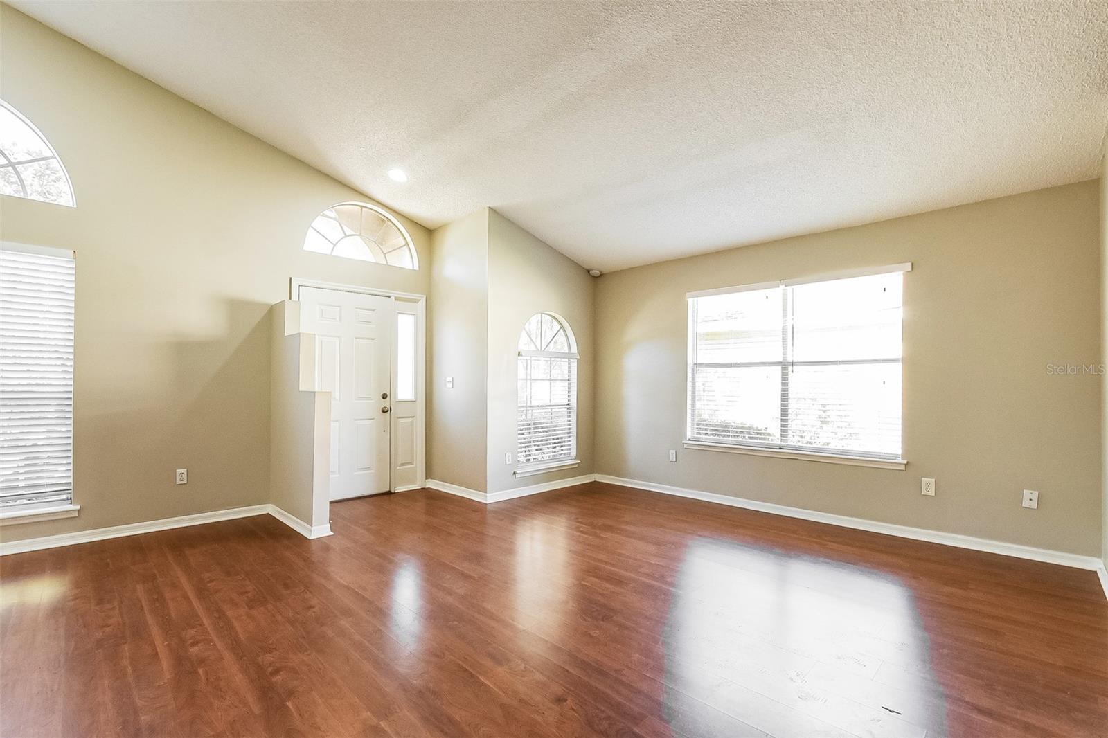 Image 13 of 30 For 20 Heather Green Court