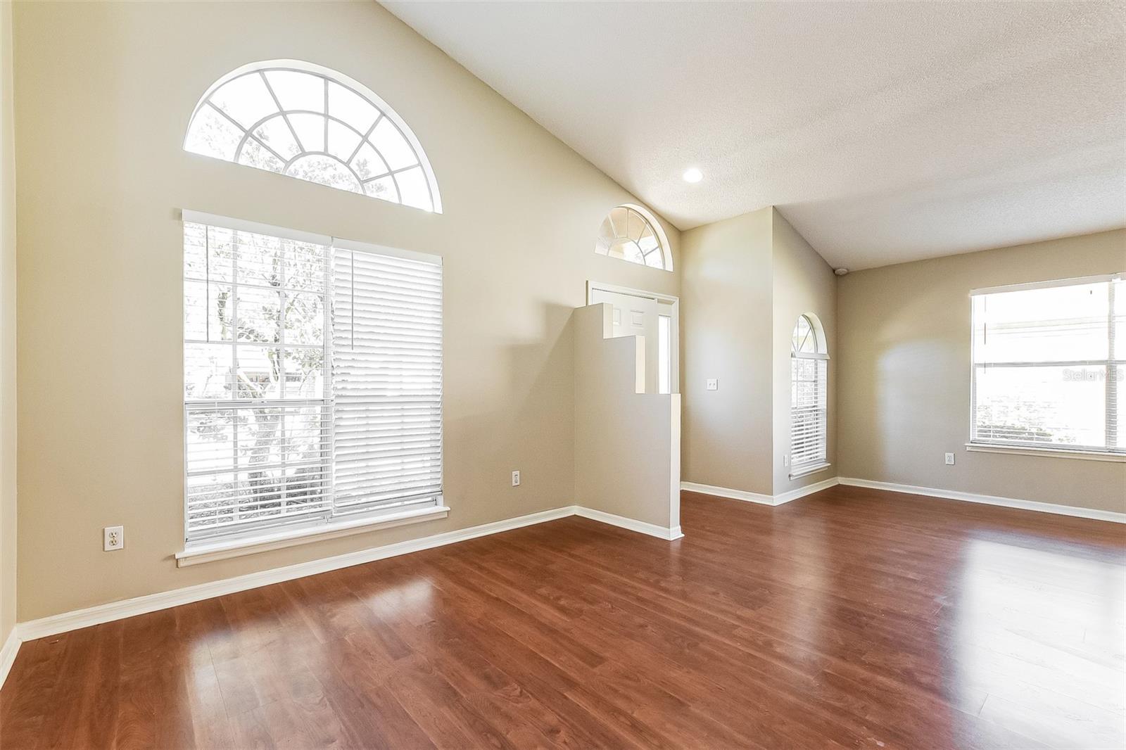 Image 15 of 30 For 20 Heather Green Court