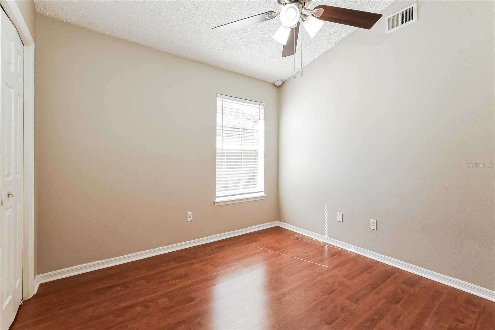 Image 21 of 30 For 20 Heather Green Court