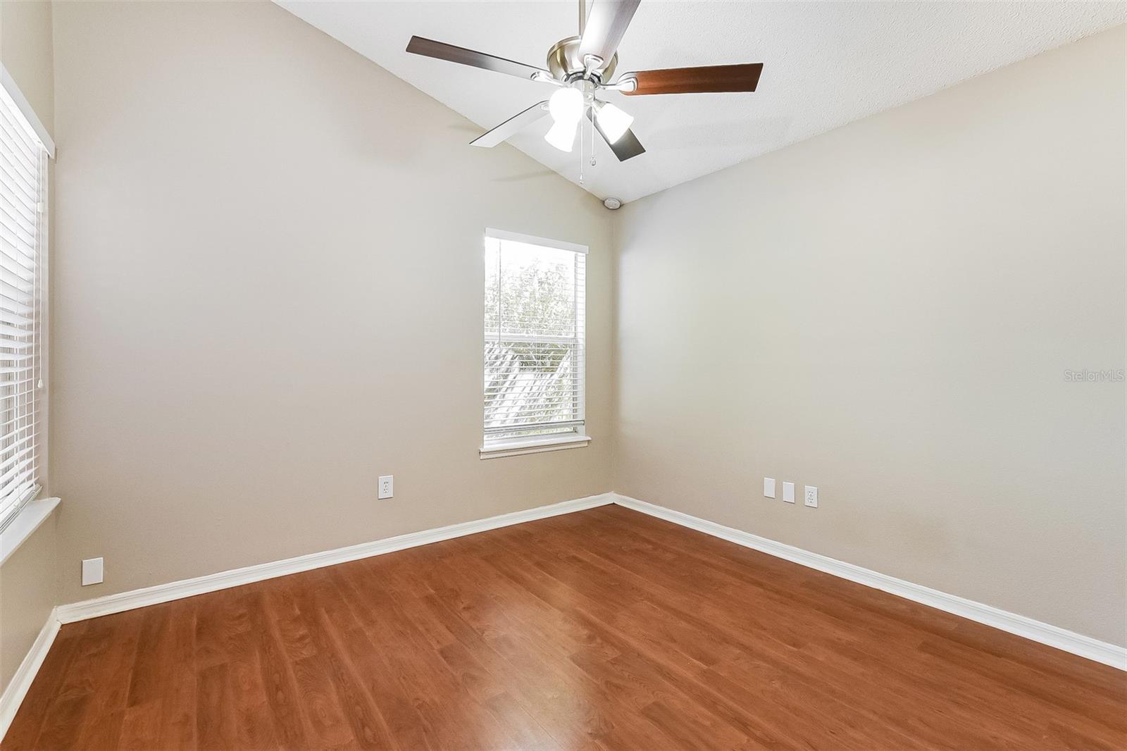 Image 23 of 30 For 20 Heather Green Court