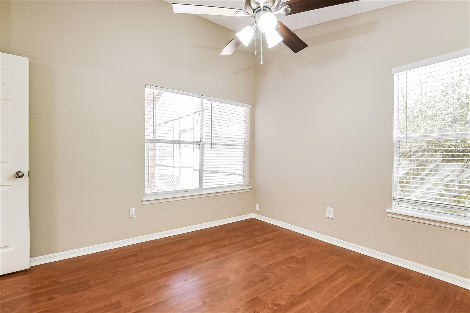 Image 25 of 30 For 20 Heather Green Court