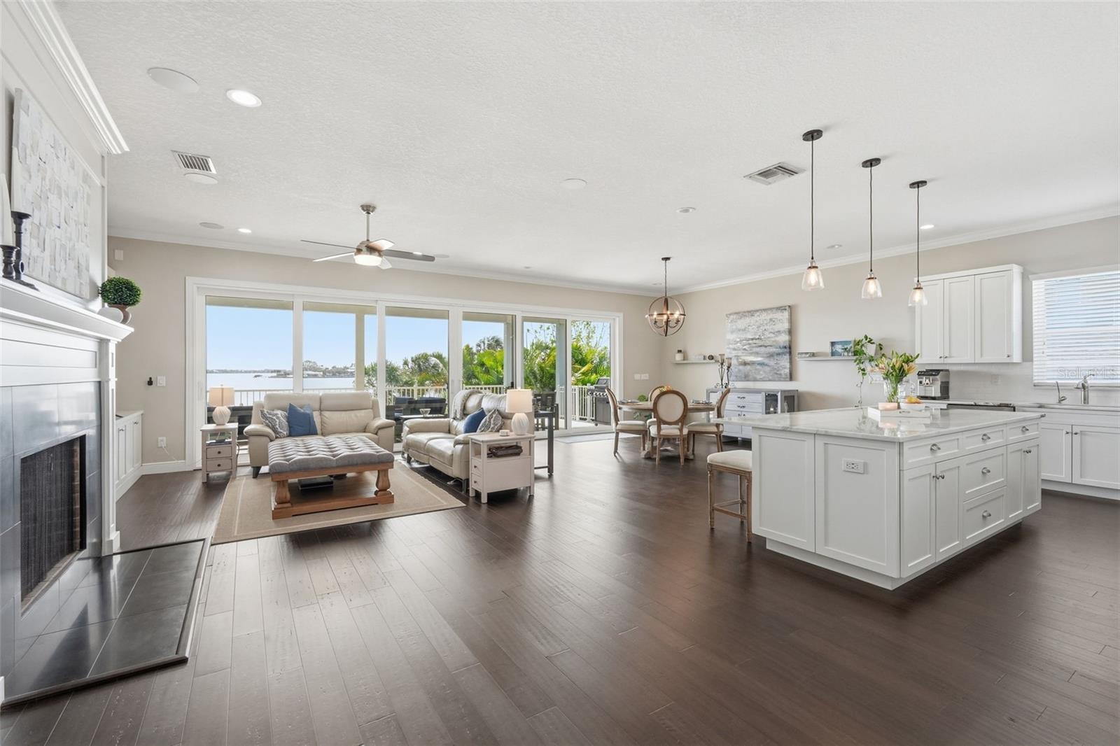 Image 14 of 62 For 7115 Bay Street