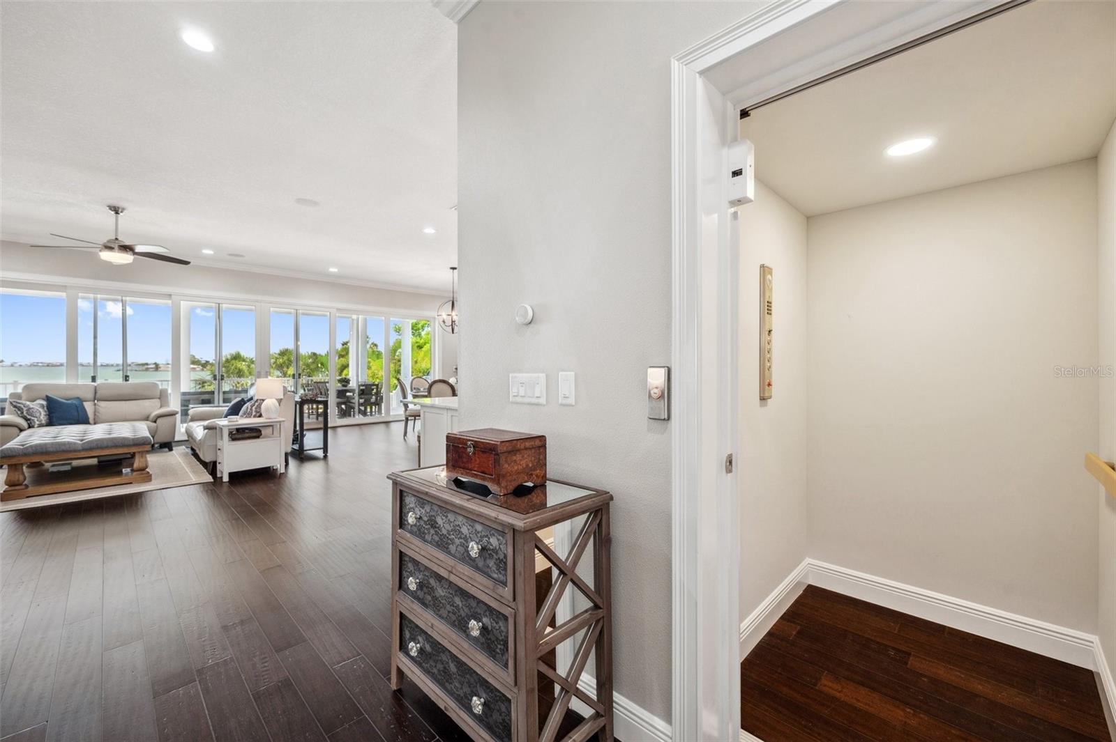 Image 26 of 62 For 7115 Bay Street