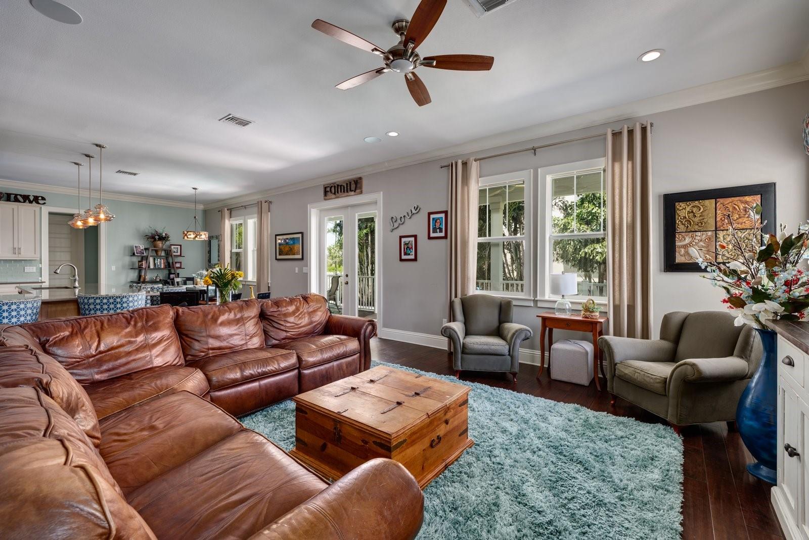 Image 11 of 81 For 852 Cordova Boulevard Ne