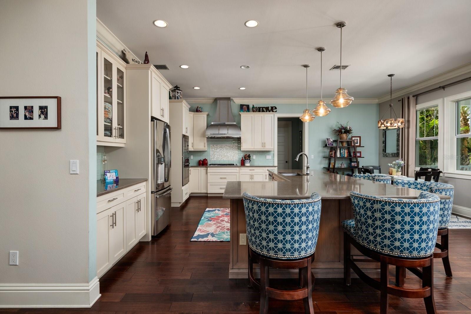 Image 12 of 81 For 852 Cordova Boulevard Ne