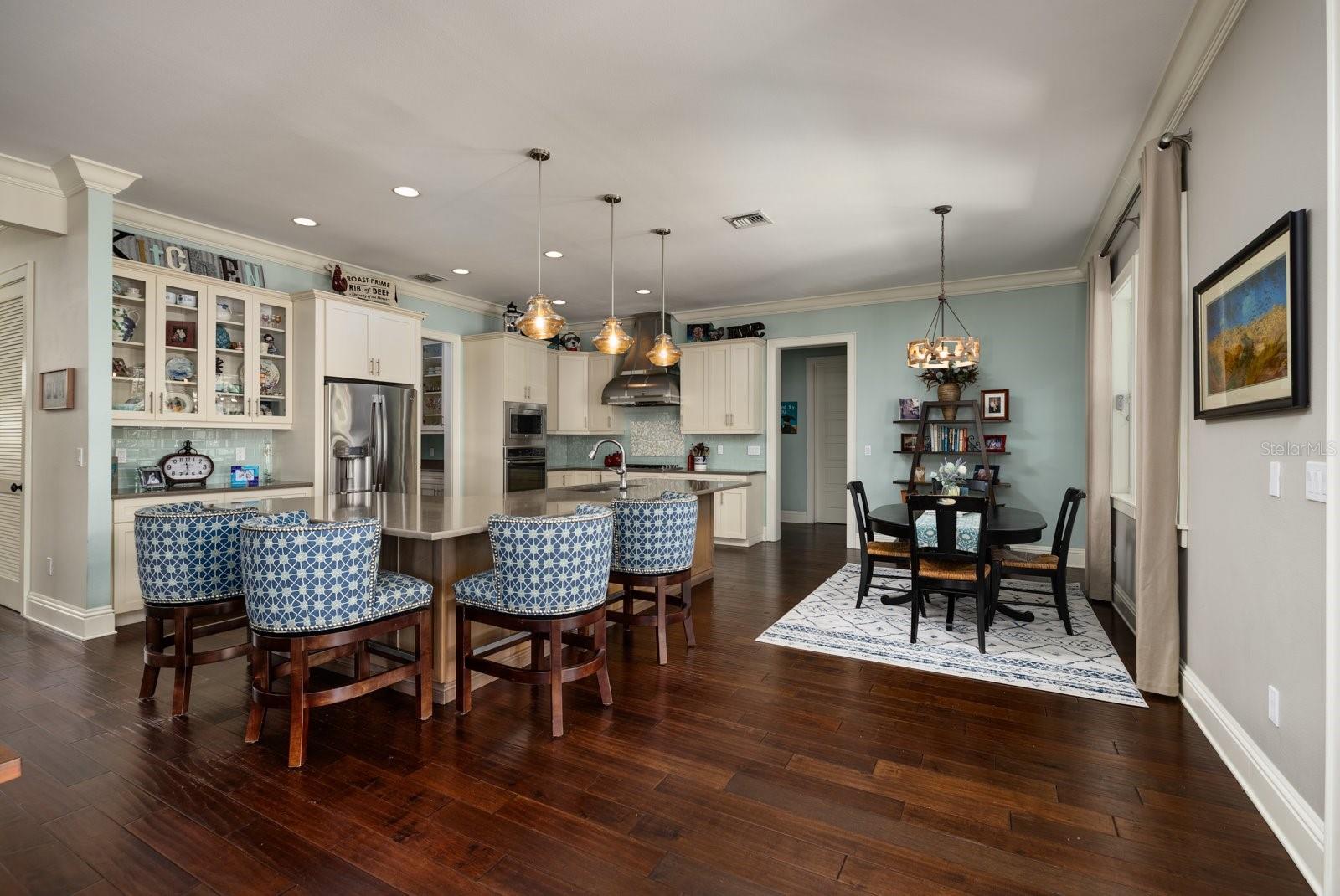 Image 13 of 81 For 852 Cordova Boulevard Ne