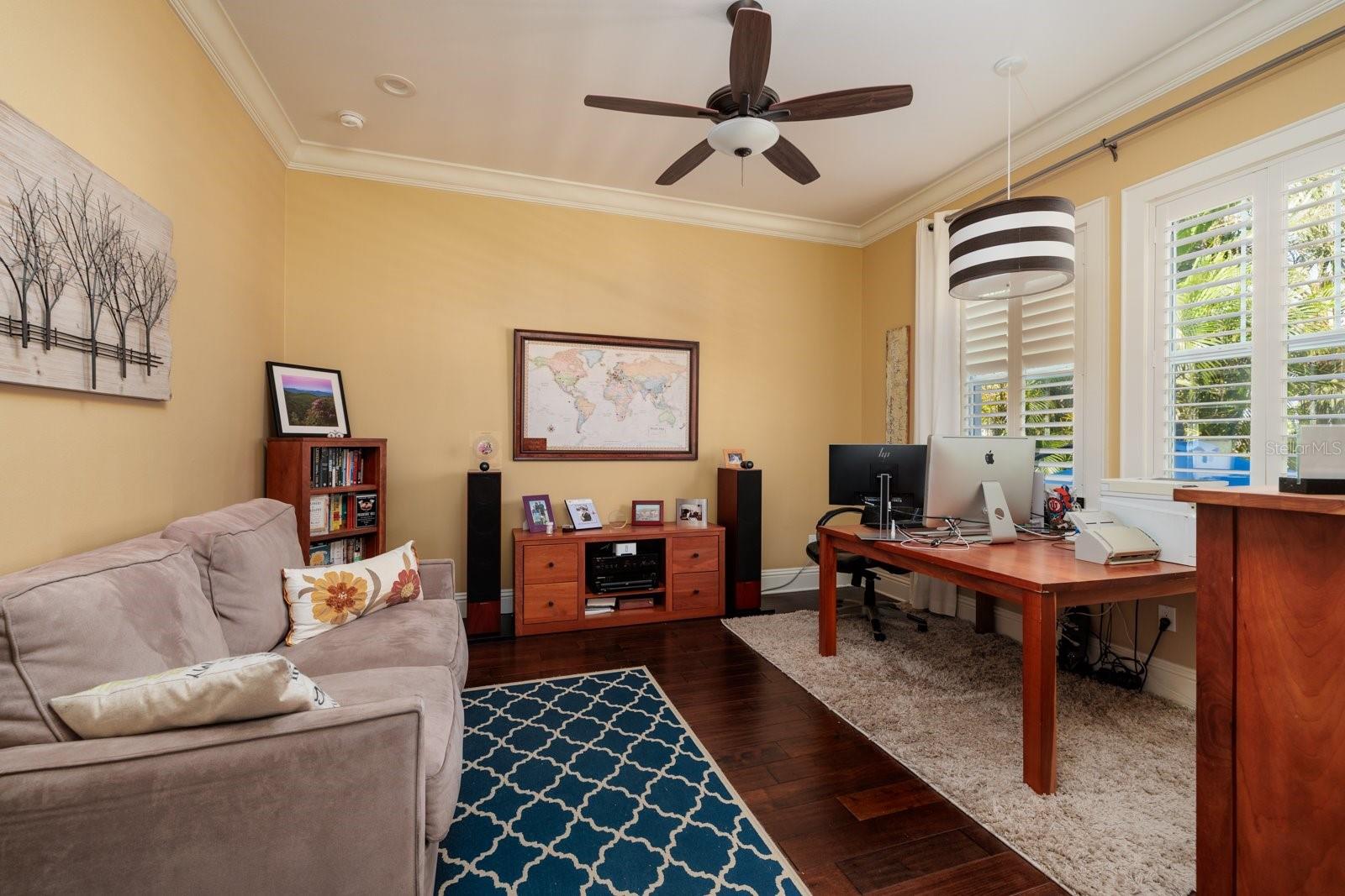 Image 14 of 81 For 852 Cordova Boulevard Ne