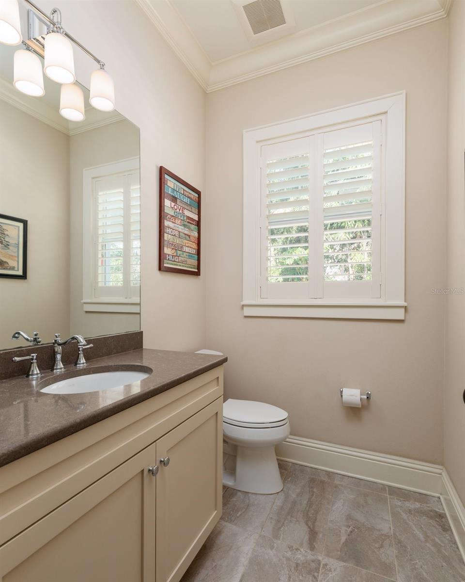 Image 15 of 81 For 852 Cordova Boulevard Ne