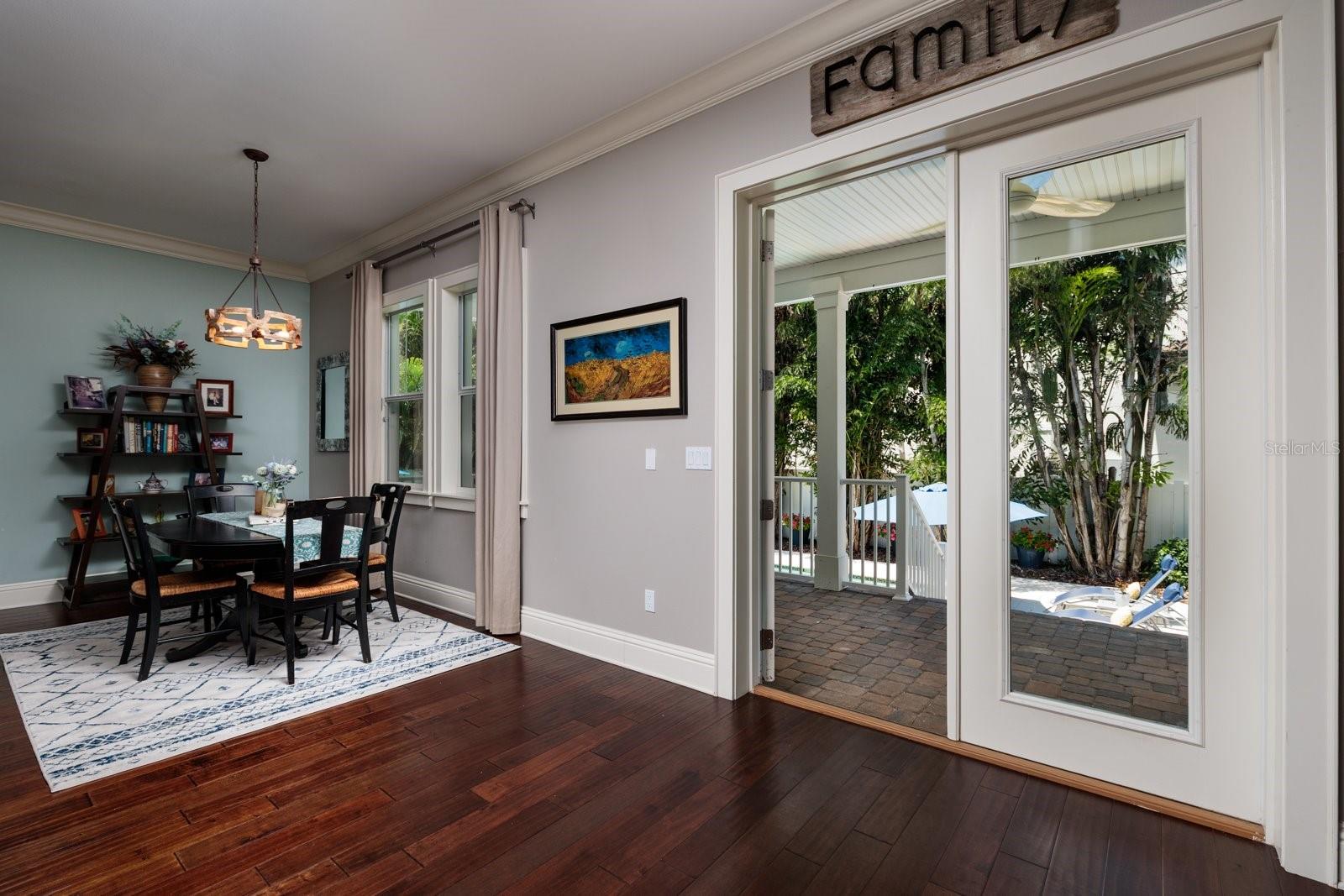 Image 20 of 81 For 852 Cordova Boulevard Ne