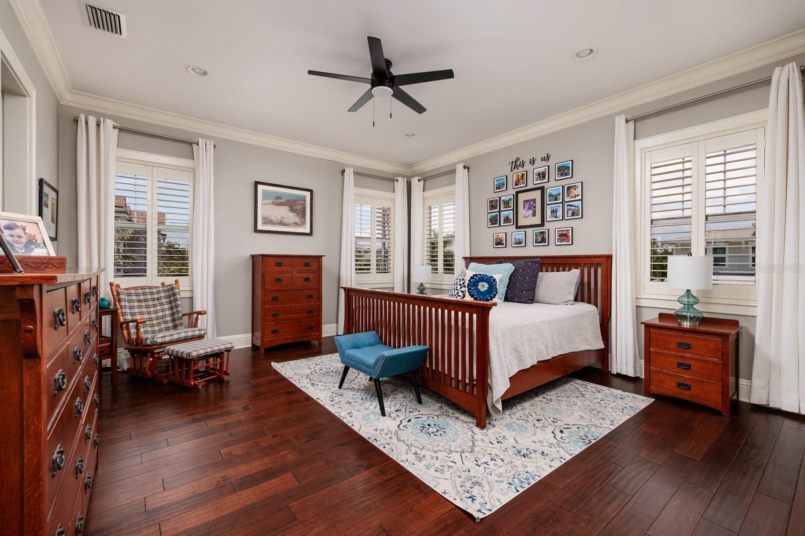 Image 21 of 81 For 852 Cordova Boulevard Ne