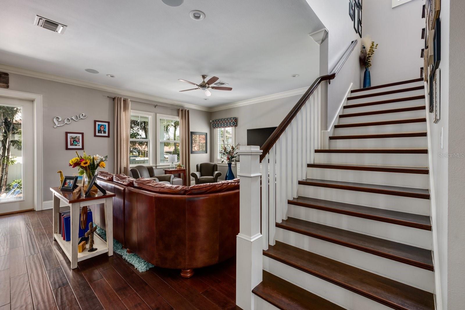 Image 22 of 81 For 852 Cordova Boulevard Ne