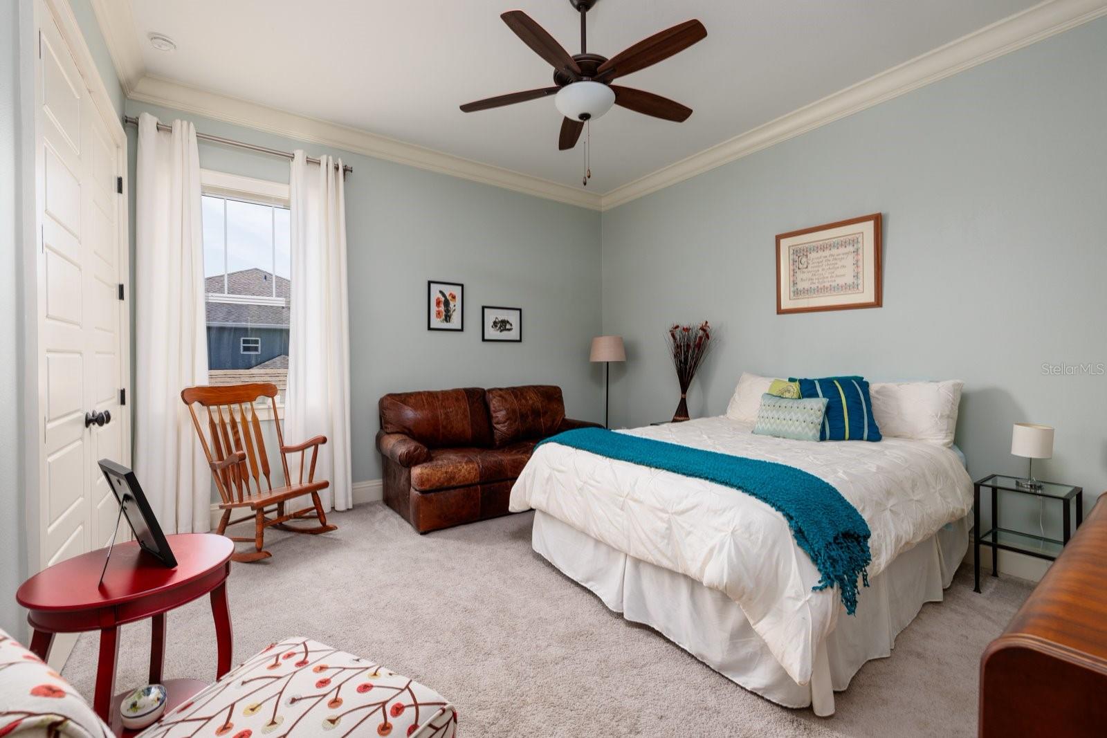 Image 27 of 81 For 852 Cordova Boulevard Ne