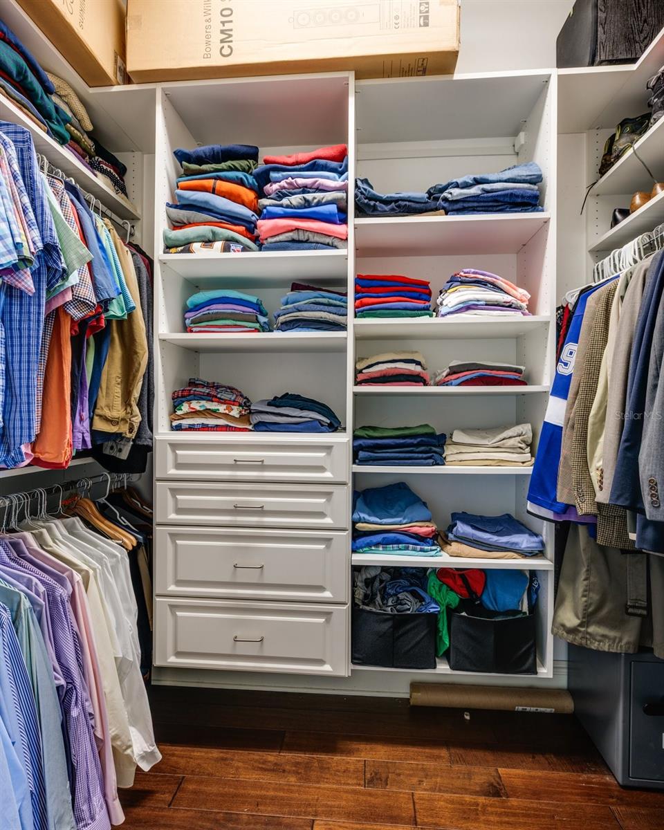 Image 29 of 81 For 852 Cordova Boulevard Ne