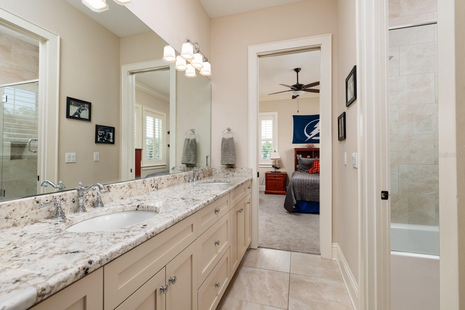 Image 35 of 81 For 852 Cordova Boulevard Ne