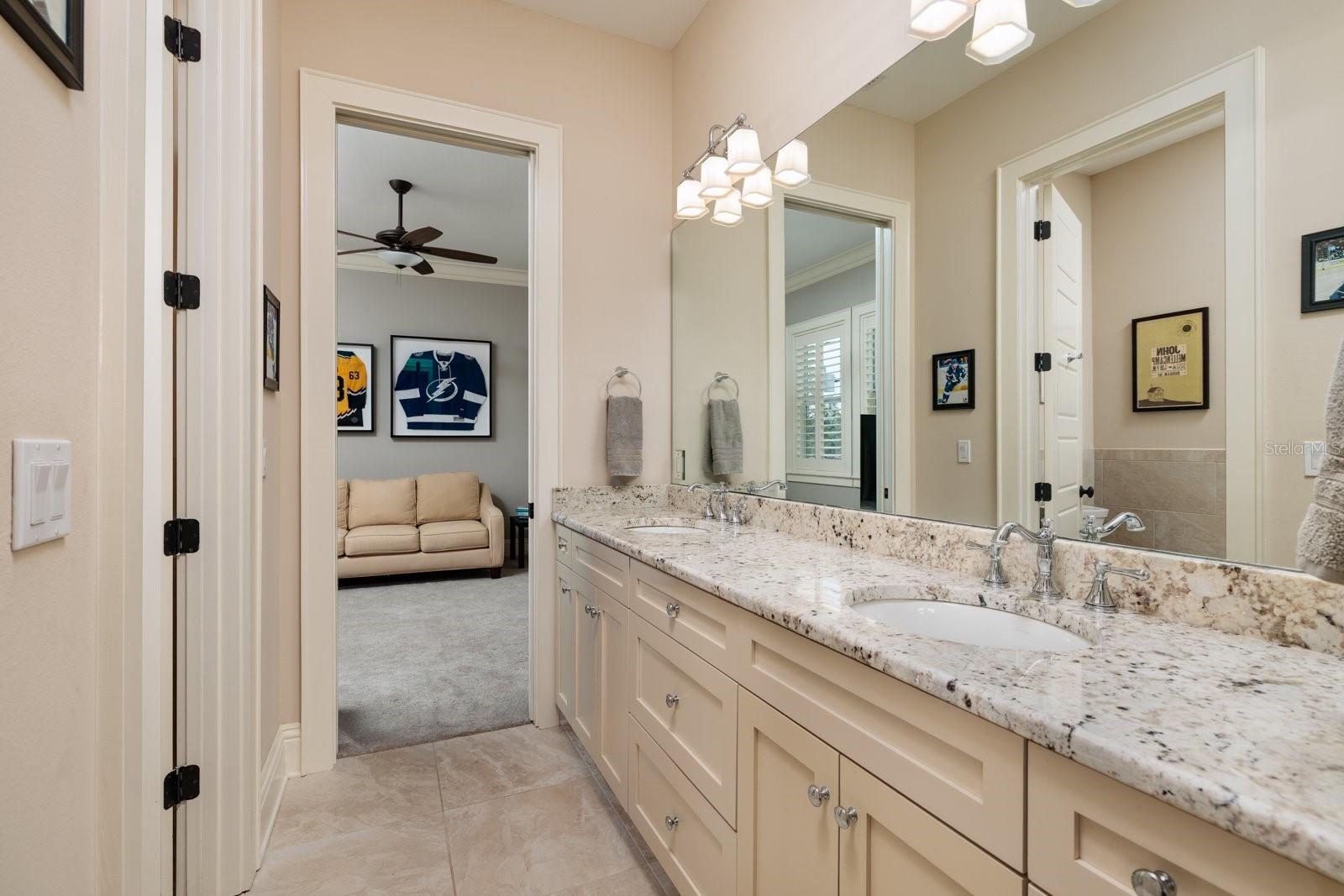 Image 37 of 81 For 852 Cordova Boulevard Ne