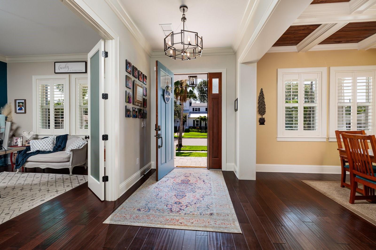 Image 4 of 81 For 852 Cordova Boulevard Ne