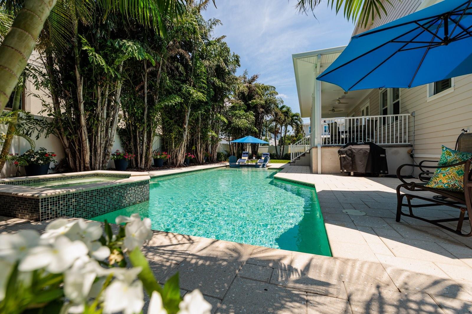 Image 44 of 81 For 852 Cordova Boulevard Ne