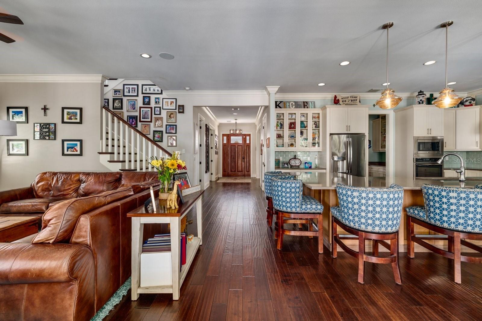 Image 9 of 81 For 852 Cordova Boulevard Ne