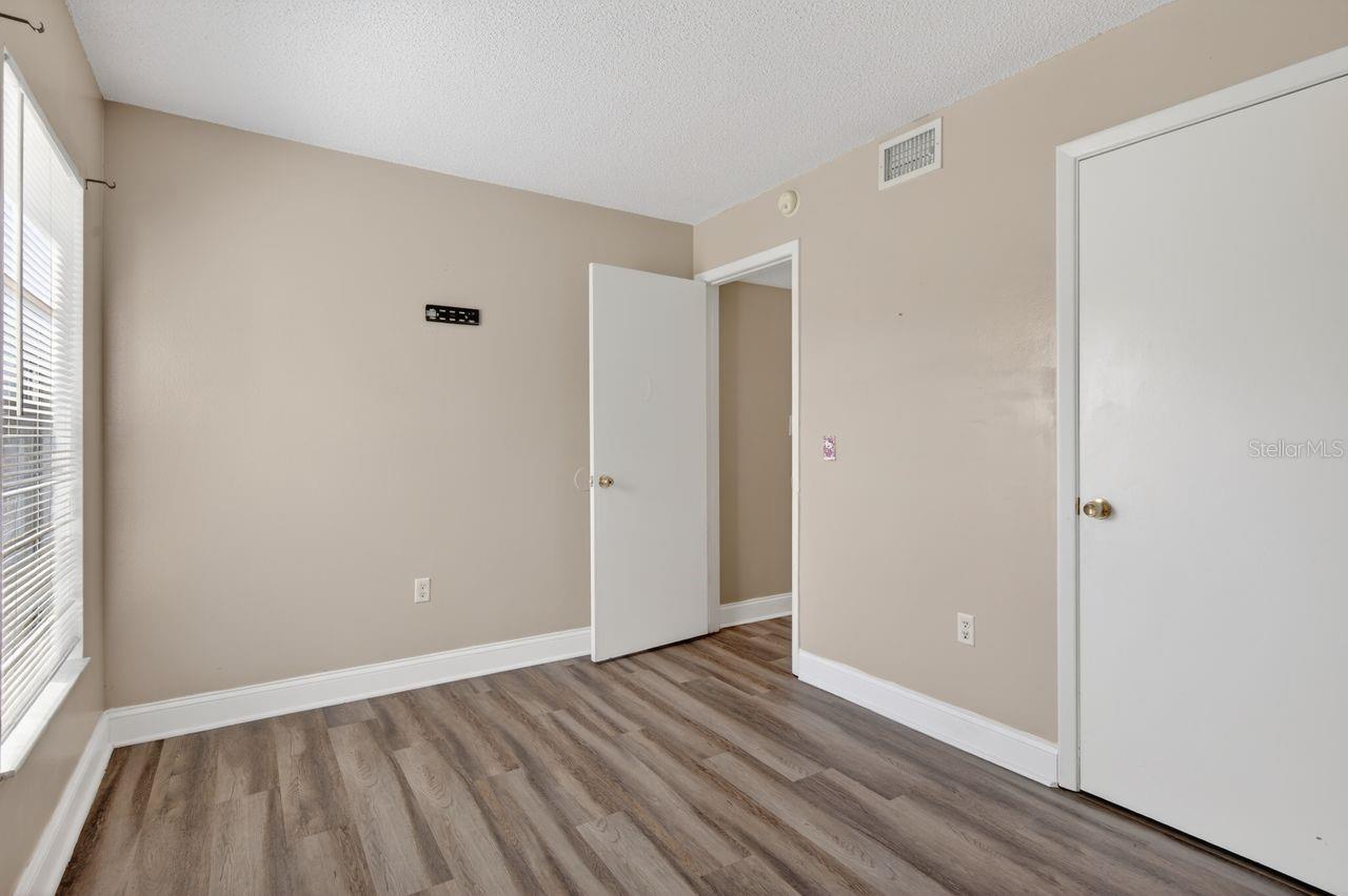 Image 12 of 18 For 14319 Hanging Moss Circle 102